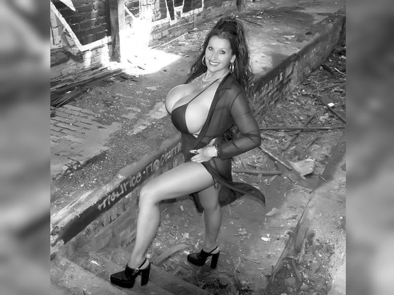 black-white-erotic-photography-005